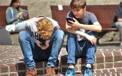 Parents: 3 Critical Lessons You Can Teach Your Teen With A Cell Phone